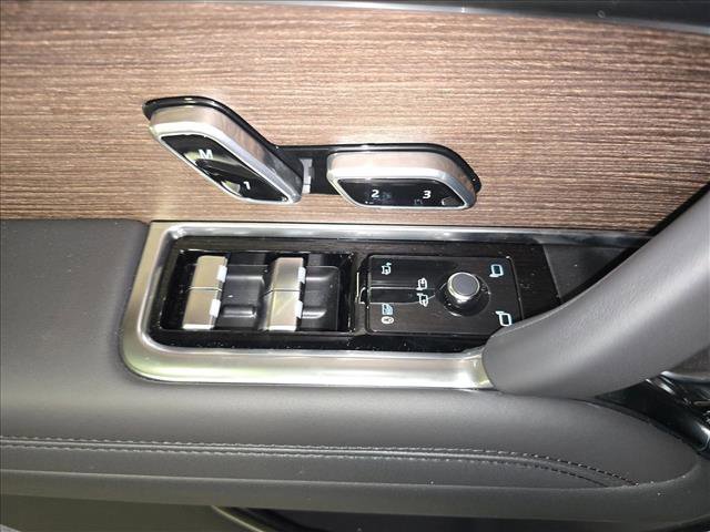 New 2025 Land Rover Range Rover SE image 28