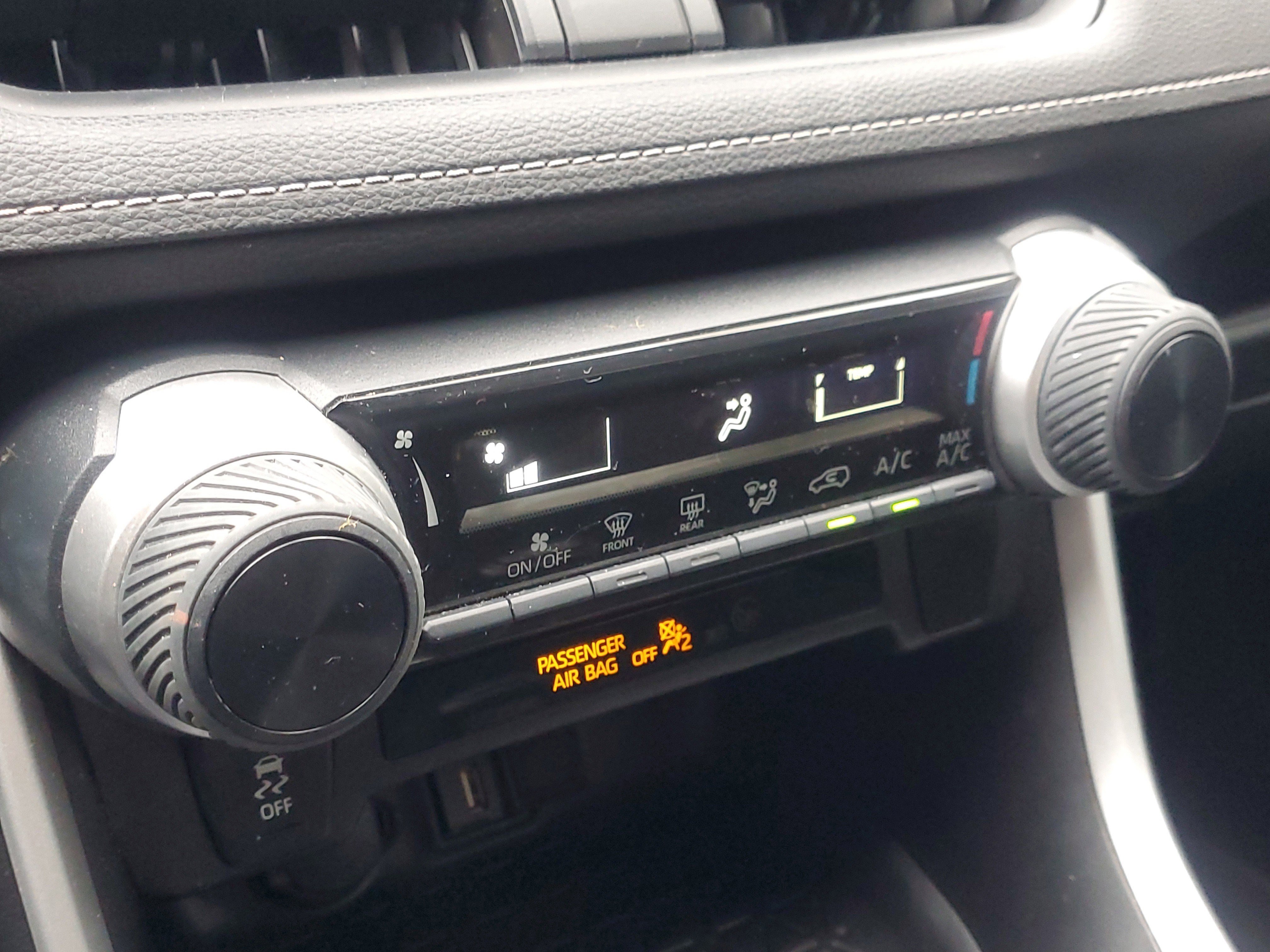 Used 2021 Toyota RAV4 LE image 27