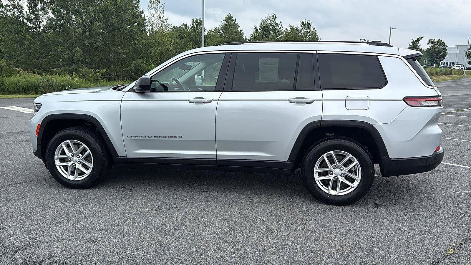 Used 2023 Jeep Grand Cherokee L Laredo AWD/4WD image 12