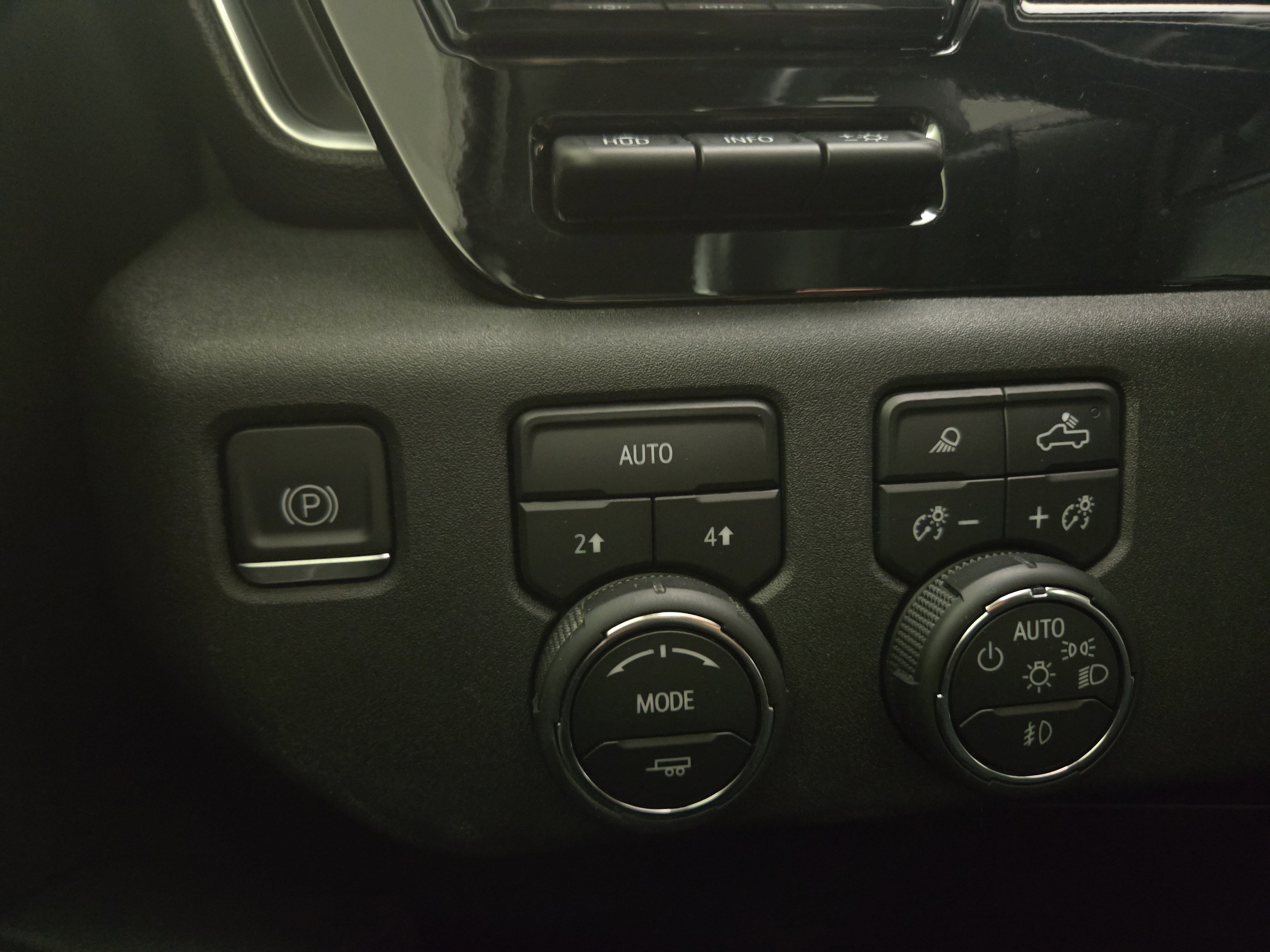 Certified 2023 Chevrolet Silverado 1500 LTZ w/ Technology Package image 25