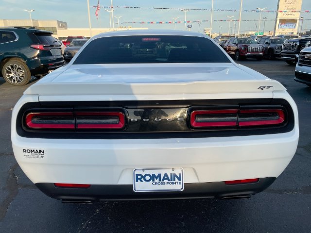 Used 2016 Dodge Challenger R/T RWD image 4