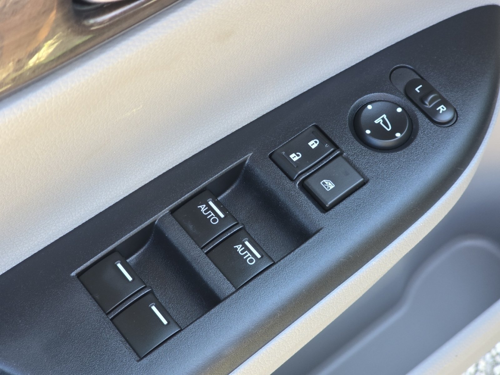 Used 2017 Honda Accord EX-L image 25