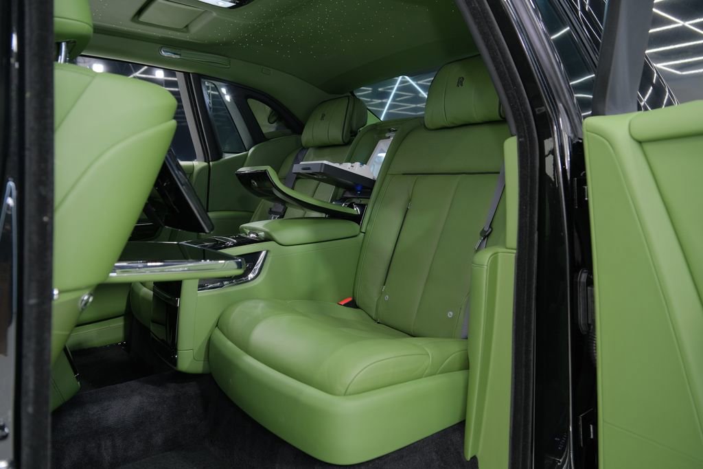 Used 2023 Rolls-Royce Phantom Sedan w/ The Phantom Package RWD image 41