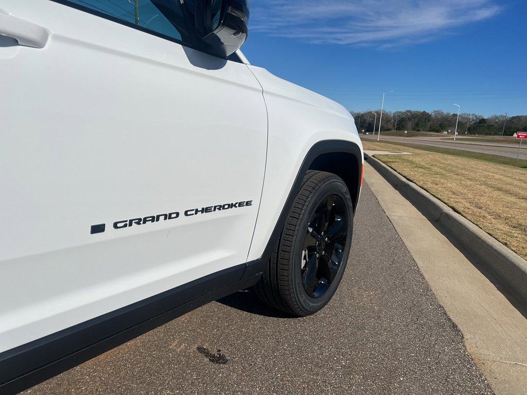New 2025 Jeep Grand Cherokee Limited w/ Luxury Tech Group II AWD/4WD image 20