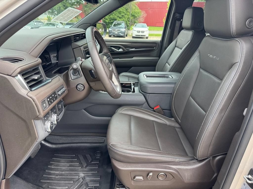 Used 2023 GMC Yukon XL Denali w/ Advanced Technology Package AWD/4WD image 8