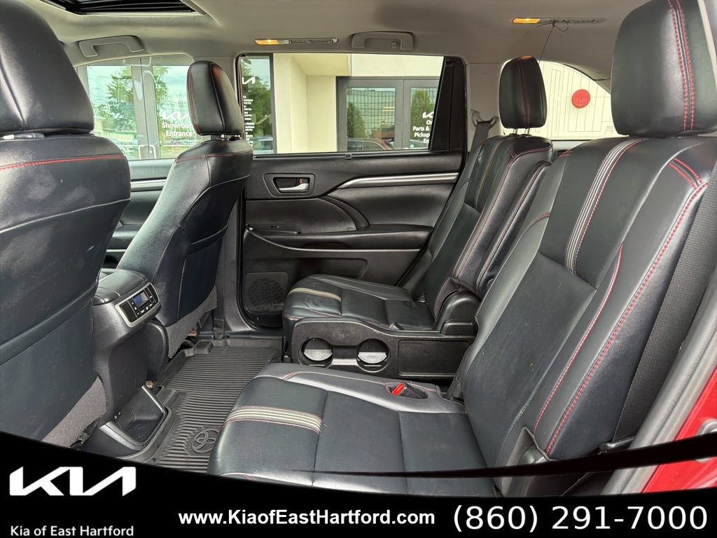 Used 2019 Toyota Highlander SE AWD/4WD image 19