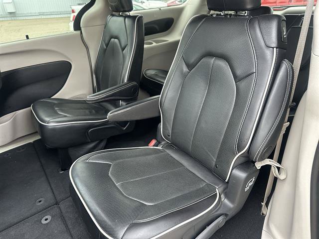 Used 2024 Chrysler Pacifica Limited FWD image 48