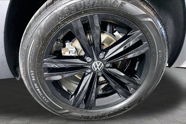 Used 2023 Volkswagen Atlas SEL R-Line AWD/4WD image 32