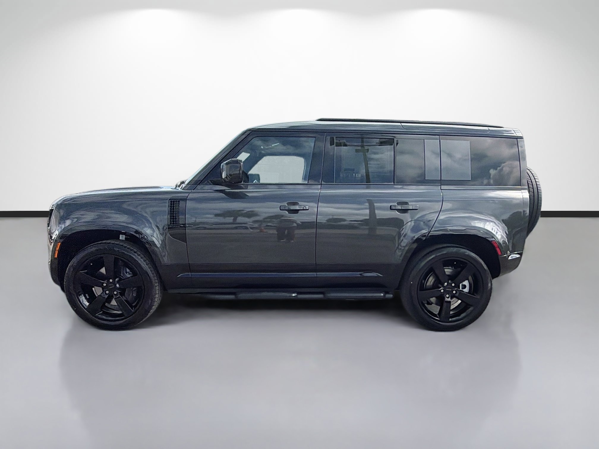 New 2026 Land Rover Defender 110 X-Dynamic SE AWD/4WD image 2