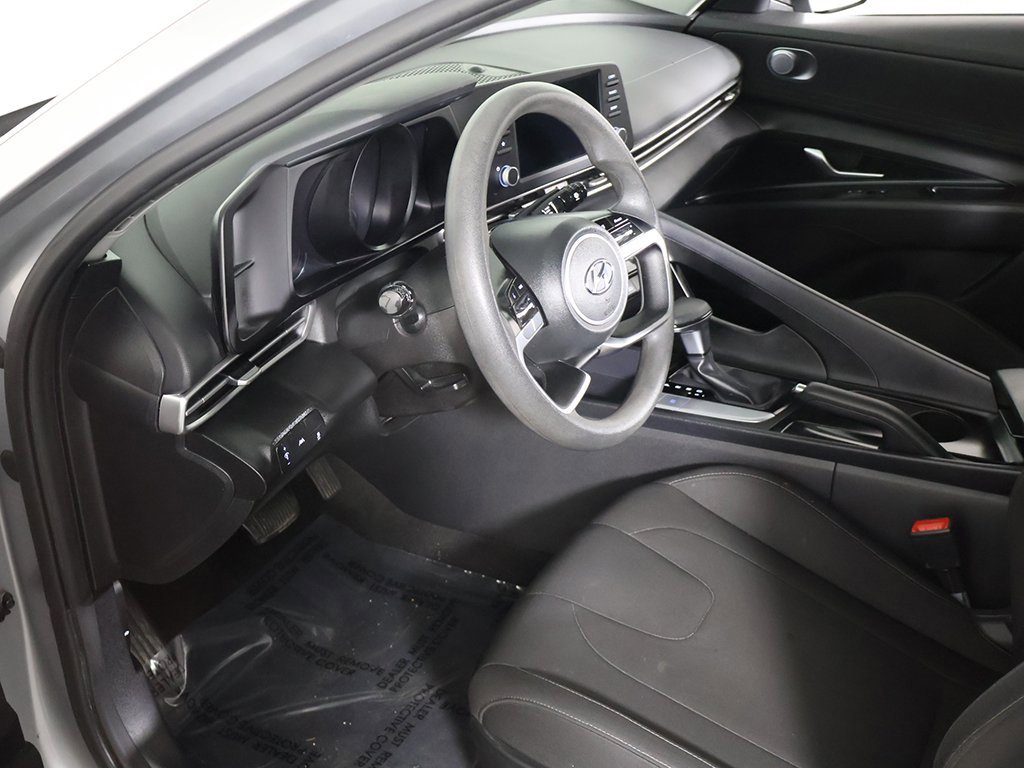 Used 2023 Hyundai Elantra SEL image 21