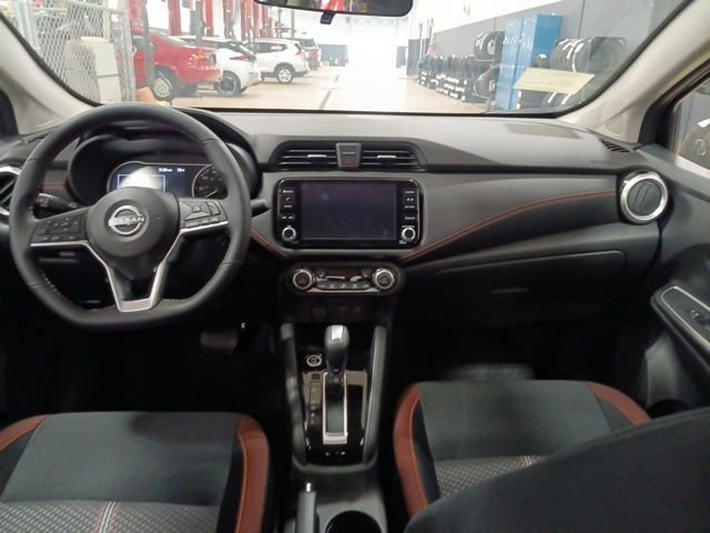 New 2025 Nissan Versa SR w/ Trunk Package image 27
