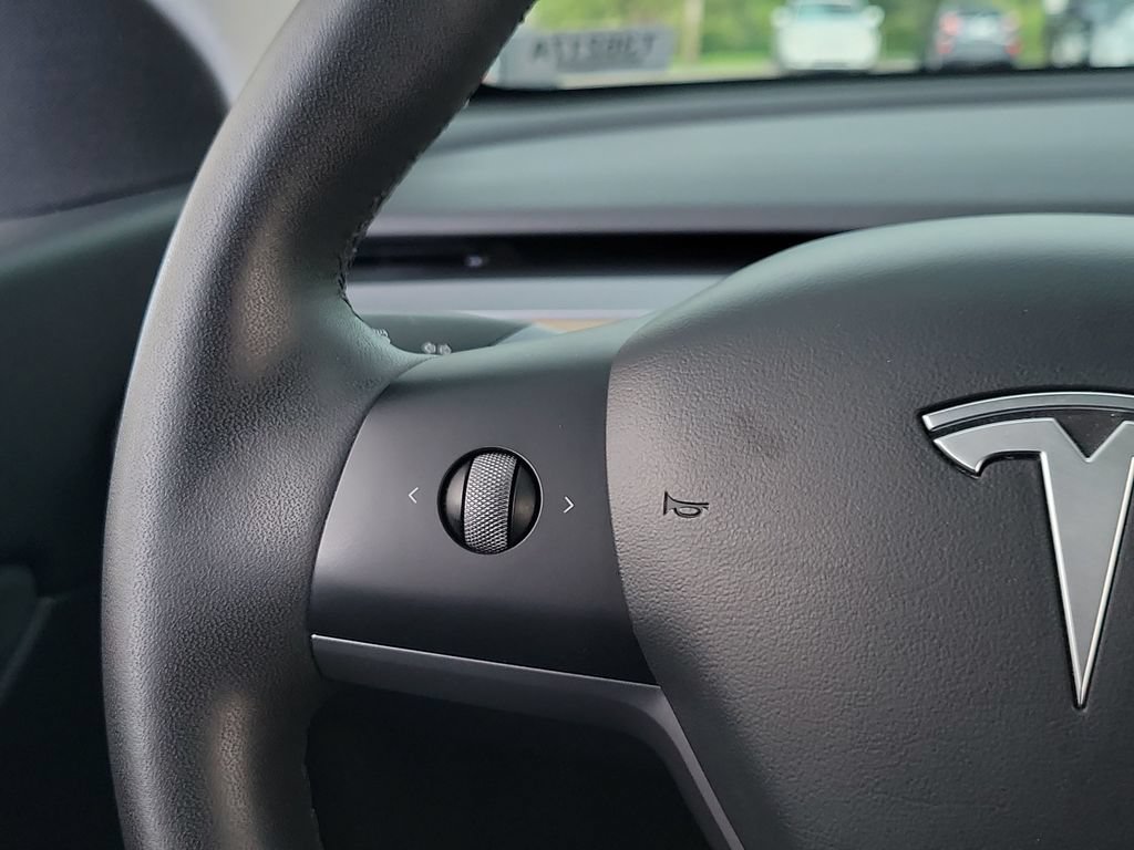 Used 2021 Tesla Model Y Long Range AWD/4WD image 9