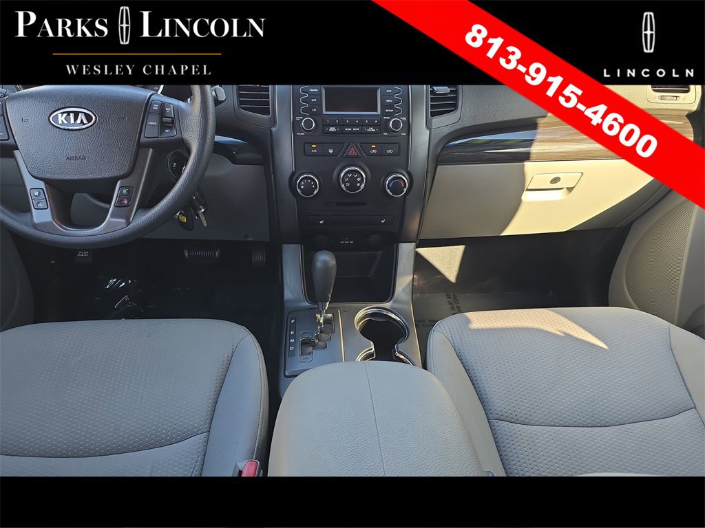 Used 2011 Kia Sorento LX w/ Convenience Pkg image 12