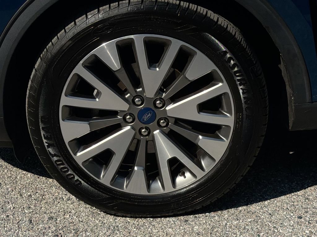 Used 2020 Ford Escape Titanium AWD/4WD image 19