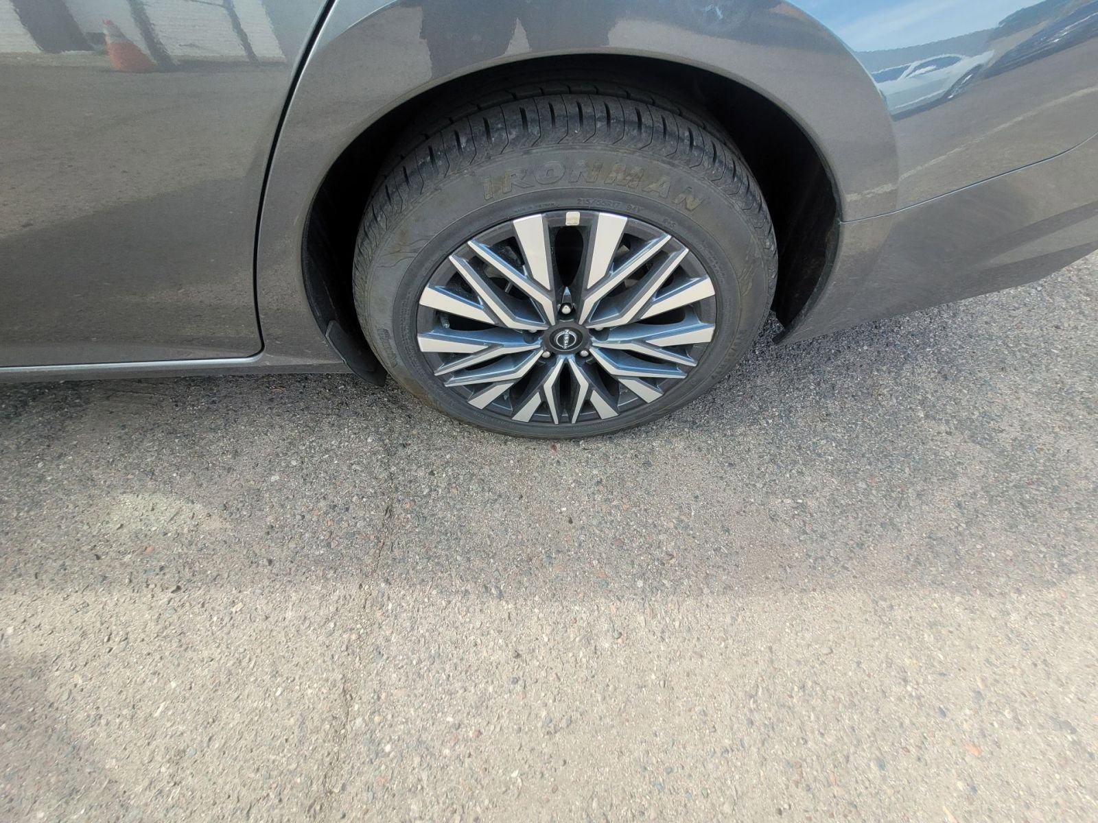 Used 2025 Nissan Altima 2.5 SV image 13