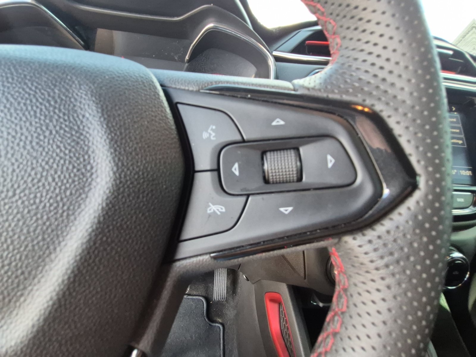 Used 2022 Chevrolet TrailBlazer RS w/ Sun and Liftgate Package FWD image 28