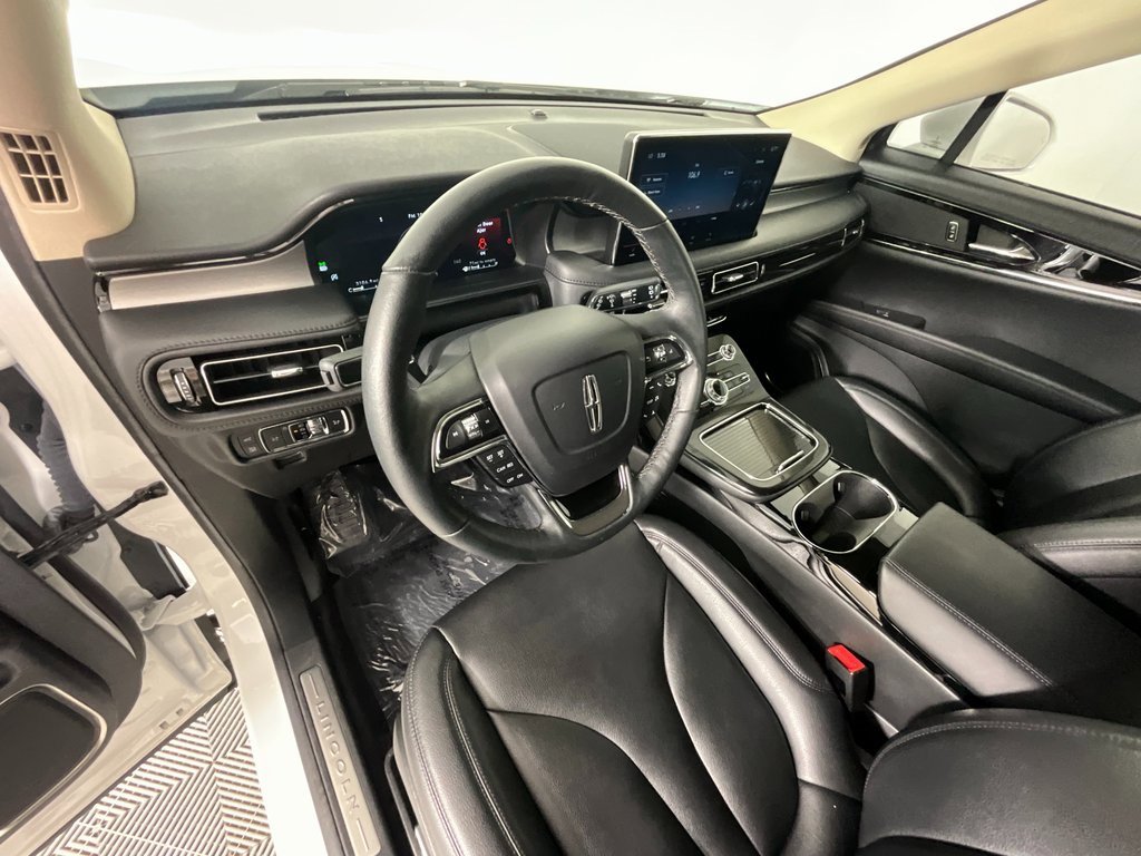 Used 2023 Lincoln Nautilus AWD image 12