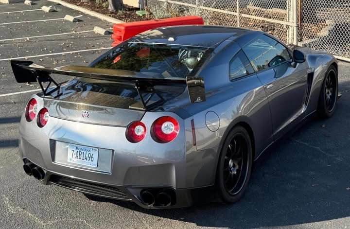 Used 2011 Nissan GT-R Premium AWD/4WD image 3