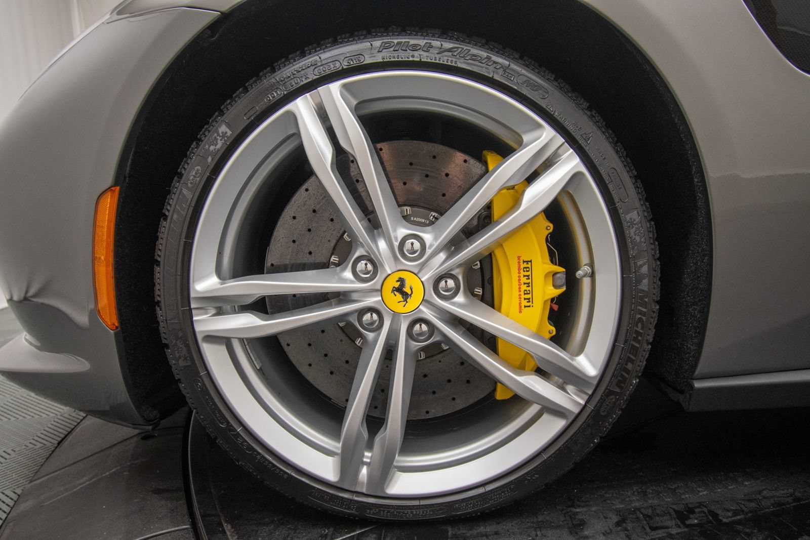 Used 2018 Ferrari GTC4Lusso AWD/4WD image 36