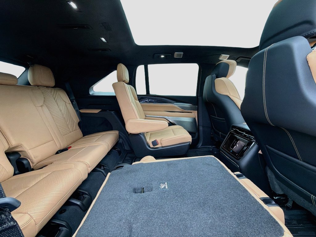Used 2026 Cadillac Escalade IQ Sport 2 w/ LPO, Floor Liner Package AWD/4WD image 30