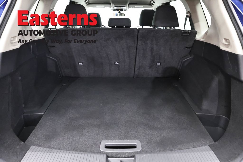 Used 2023 Nissan Rogue S AWD/4WD image 9