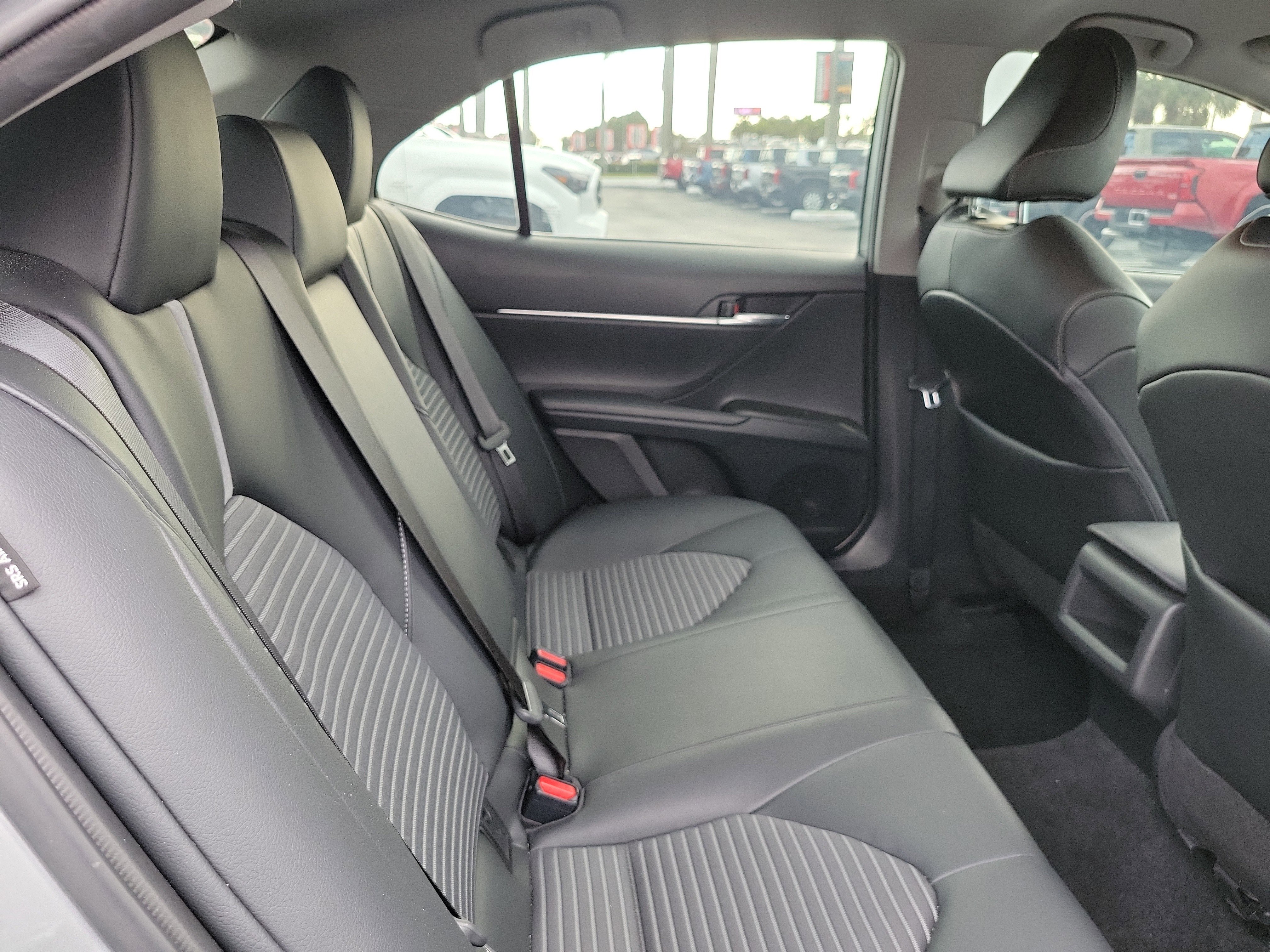 Used 2022 Toyota Camry SE image 15