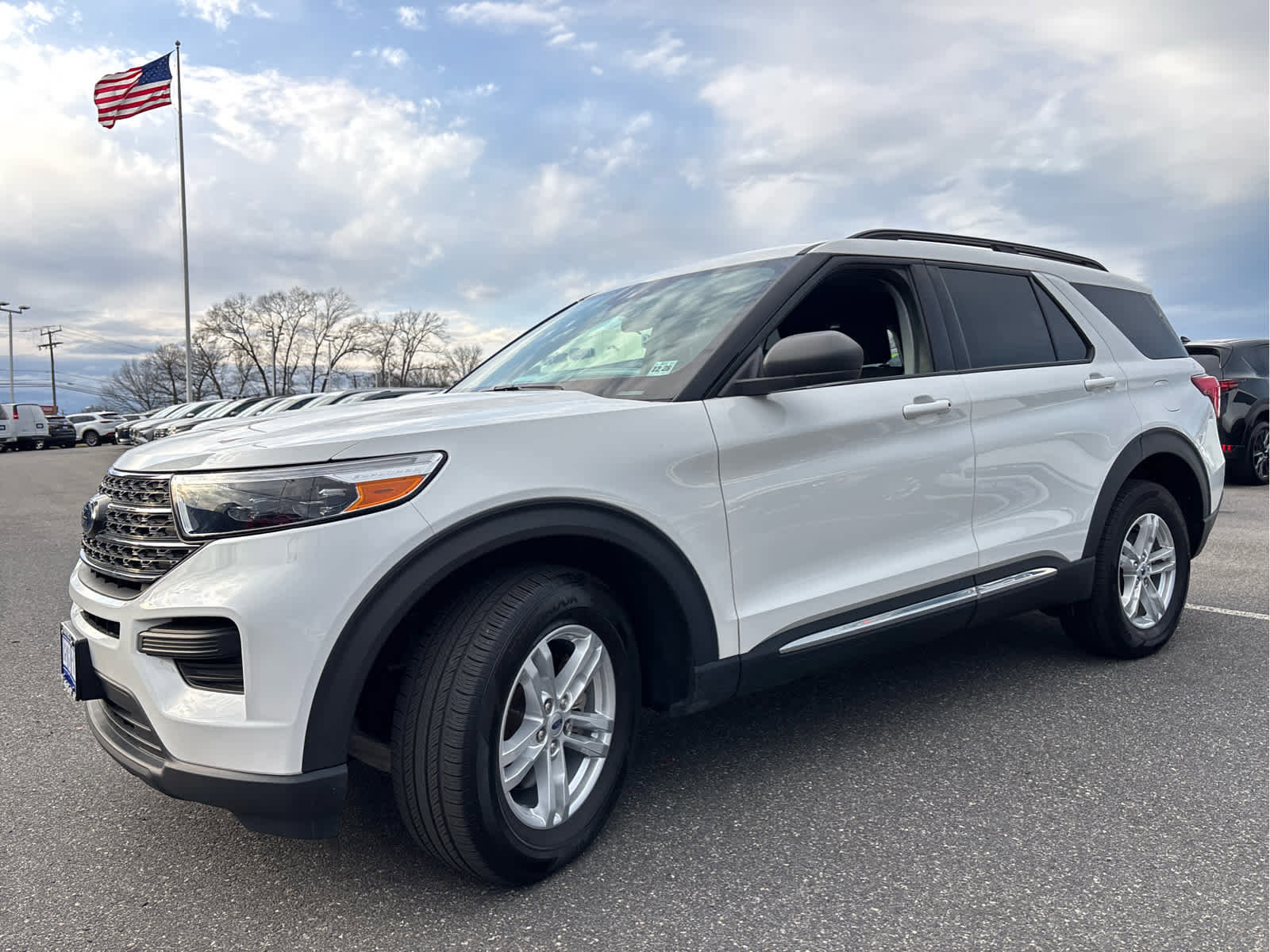 Used 2023 Ford Explorer XLT image 5