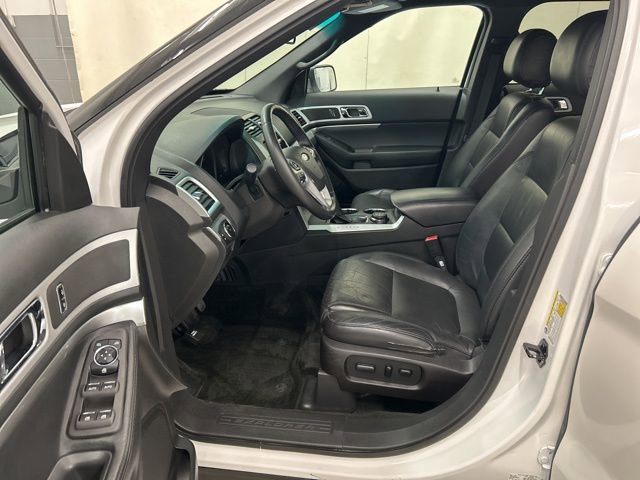 Used 2014 Ford Explorer XLT w/ Equipment Group 202A image 9