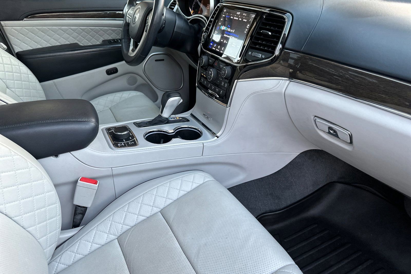 Used 2020 Jeep Grand Cherokee Summit image 17