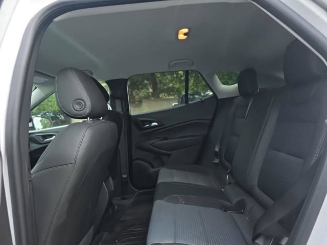 Used 2025 Chevrolet Trax LT w/ Driver Confidence Package FWD image 4