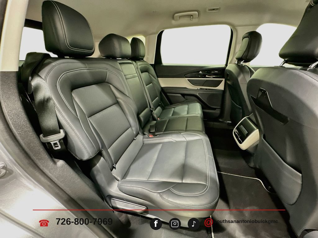 Used 2025 Lincoln Nautilus Premier AWD/4WD image 28