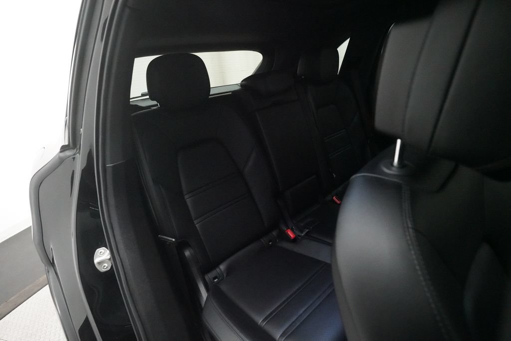 Certified 2022 Porsche Cayenne AWD/4WD image 29