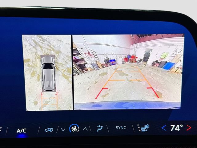 Used 2024 Chevrolet Traverse Z71 image 13