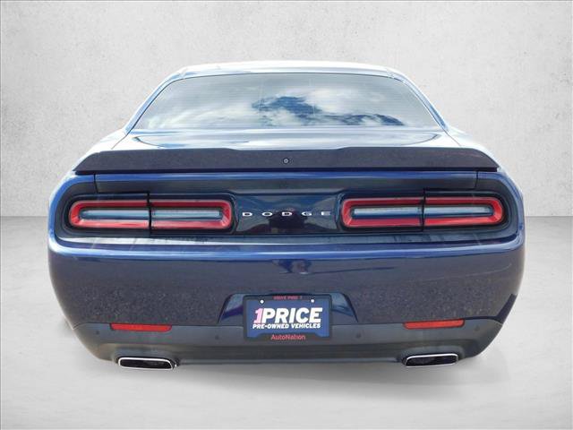 Used 2016 Dodge Challenger SXT w/ Driver Convenience Group RWD image 12