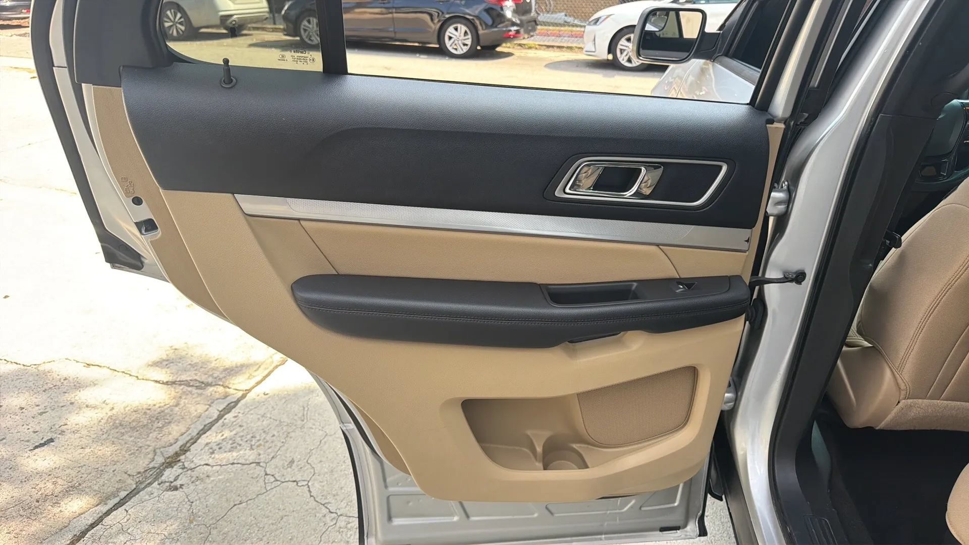 Used 2016 Ford Explorer XLT AWD/4WD image 17