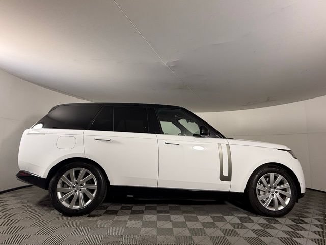 Used 2025 Land Rover Range Rover SE AWD/4WD image 9