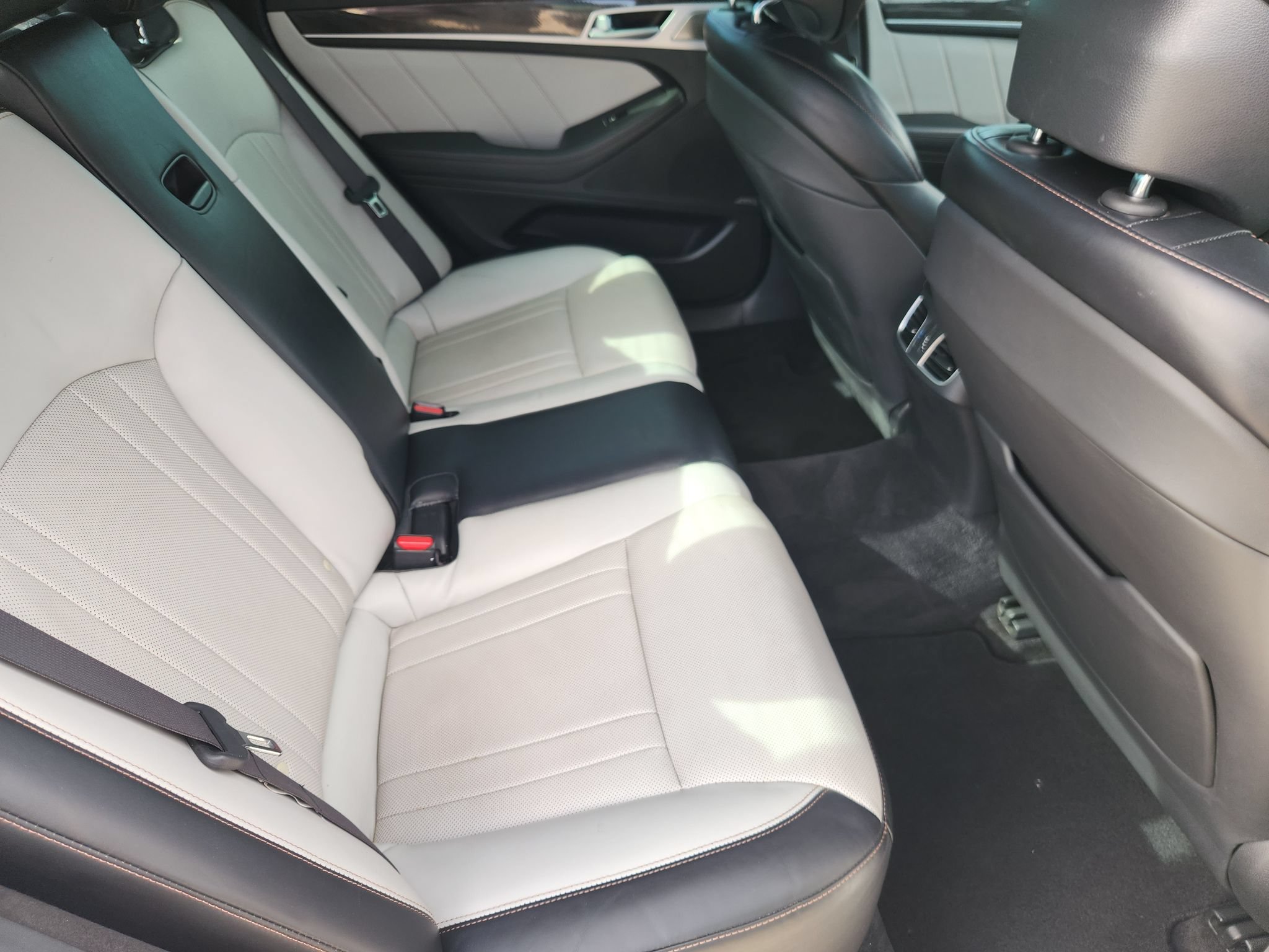 Used 2018 Genesis G80 3.3T Sport RWD image 33