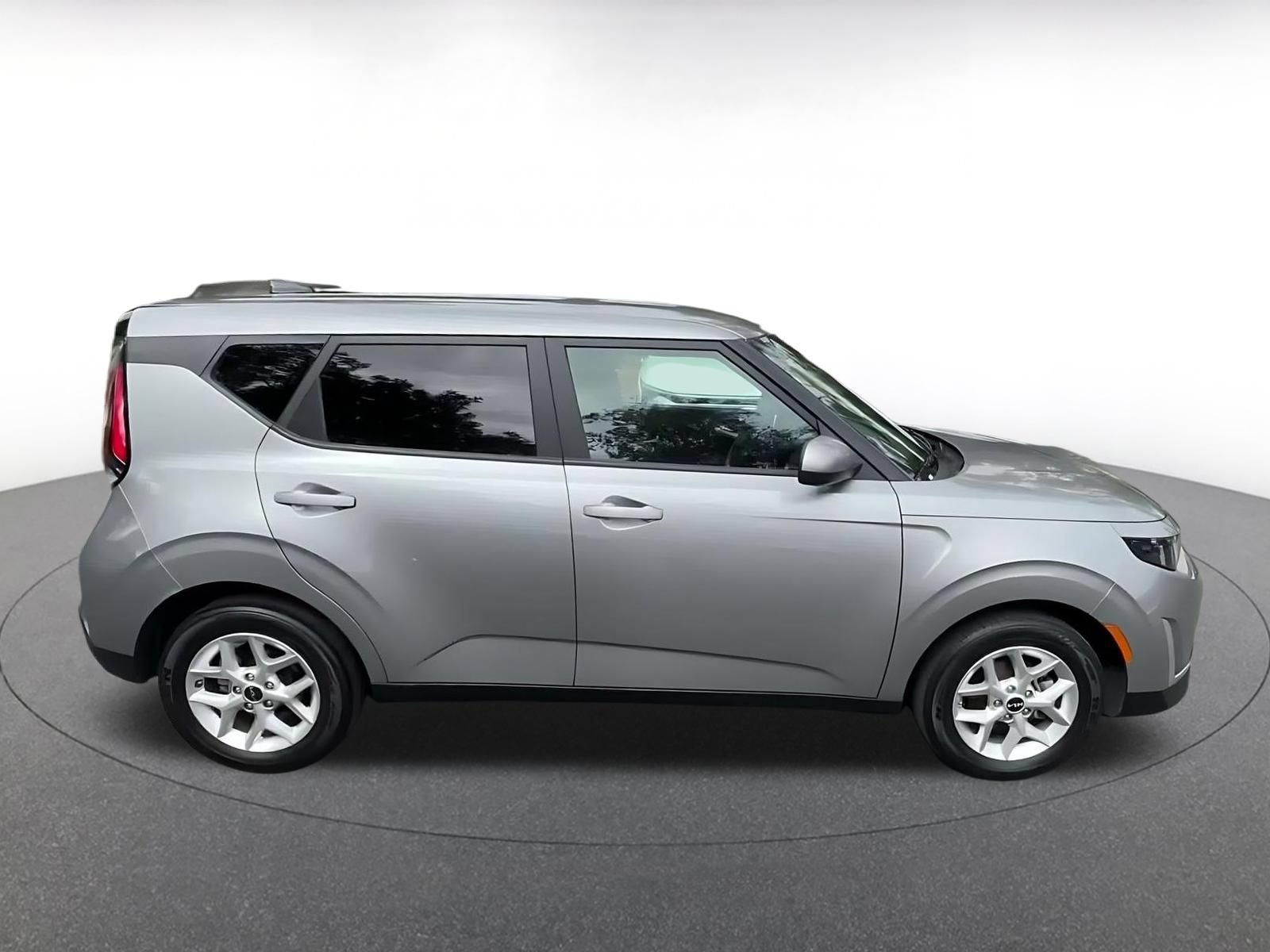 Used 2025 Kia Soul LX w/ LX Technology Package FWD image 13