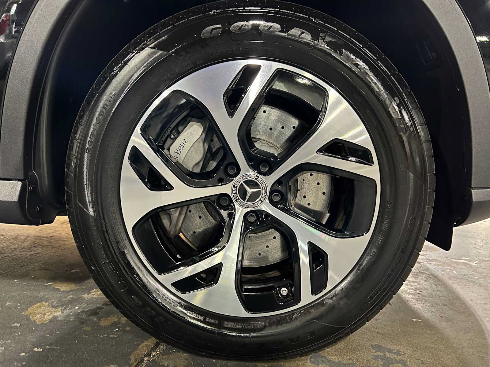 Used 2025 Mercedes-Benz GLC 350e 4MATIC image 9