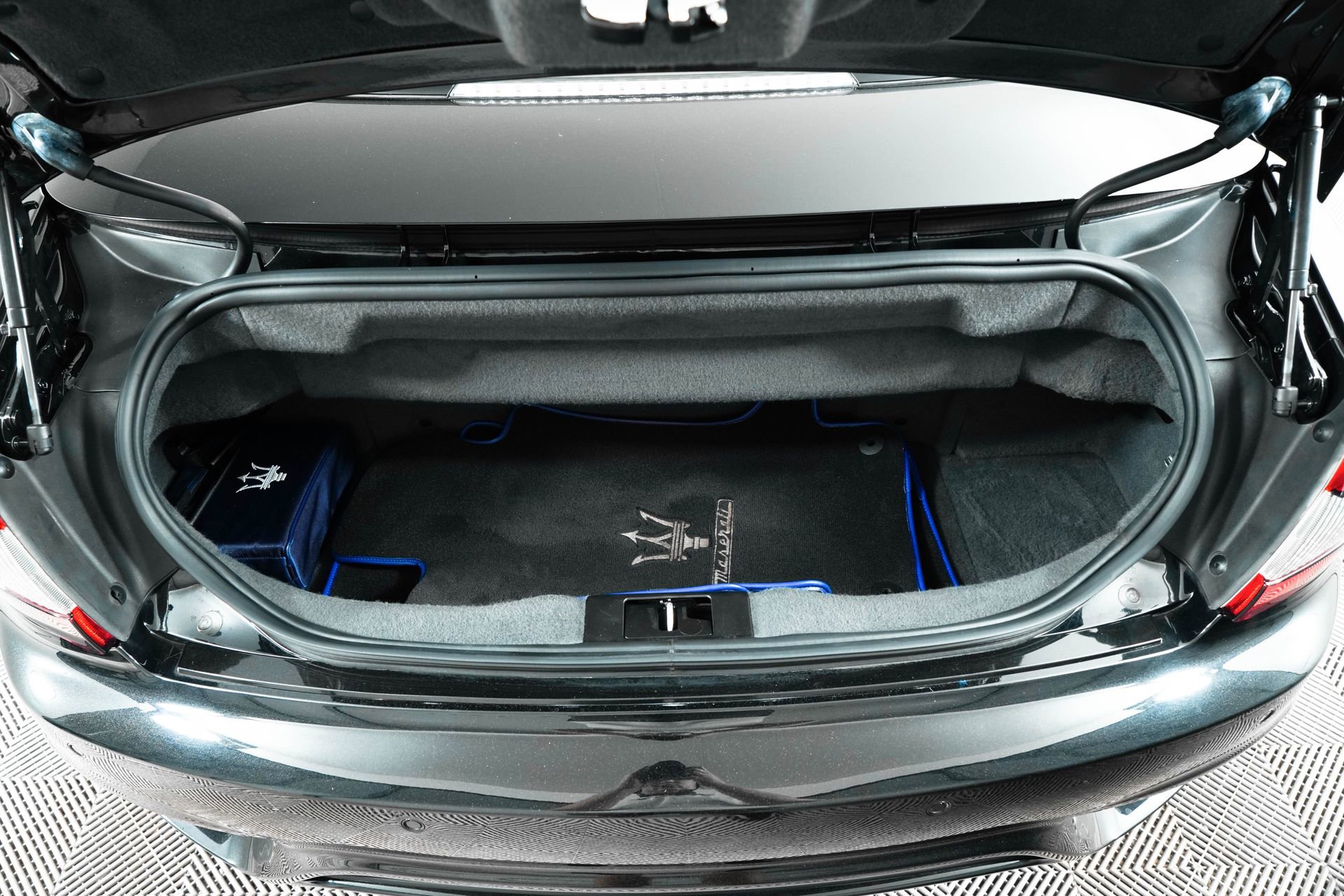 Used 2018 Maserati GranTurismo Sport image 34