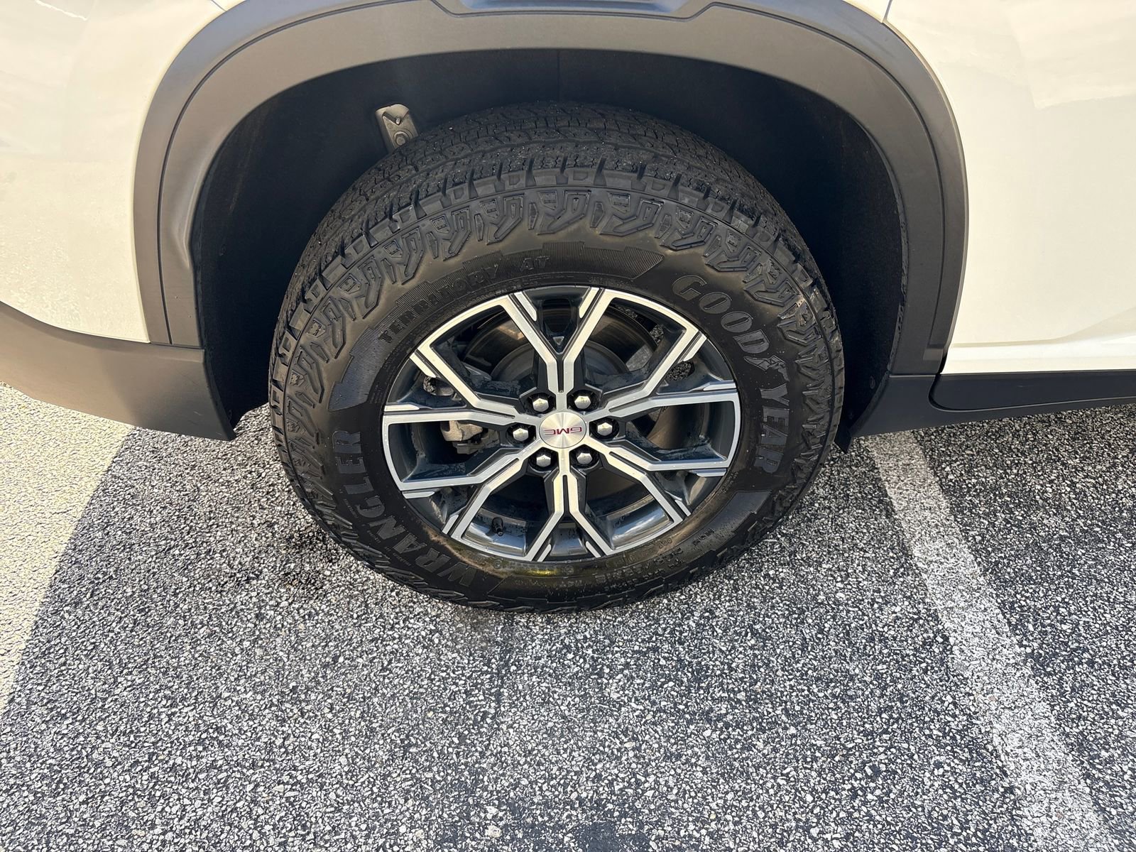 Used 2024 GMC Acadia AT4 w/ Luxury Package AWD/4WD image 32