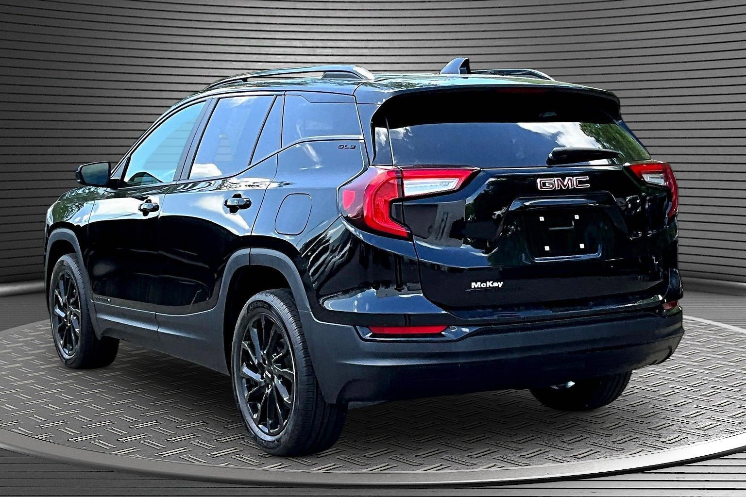 Used 2024 GMC Terrain SLE w/ Driver Convenience Package AWD/4WD image 4