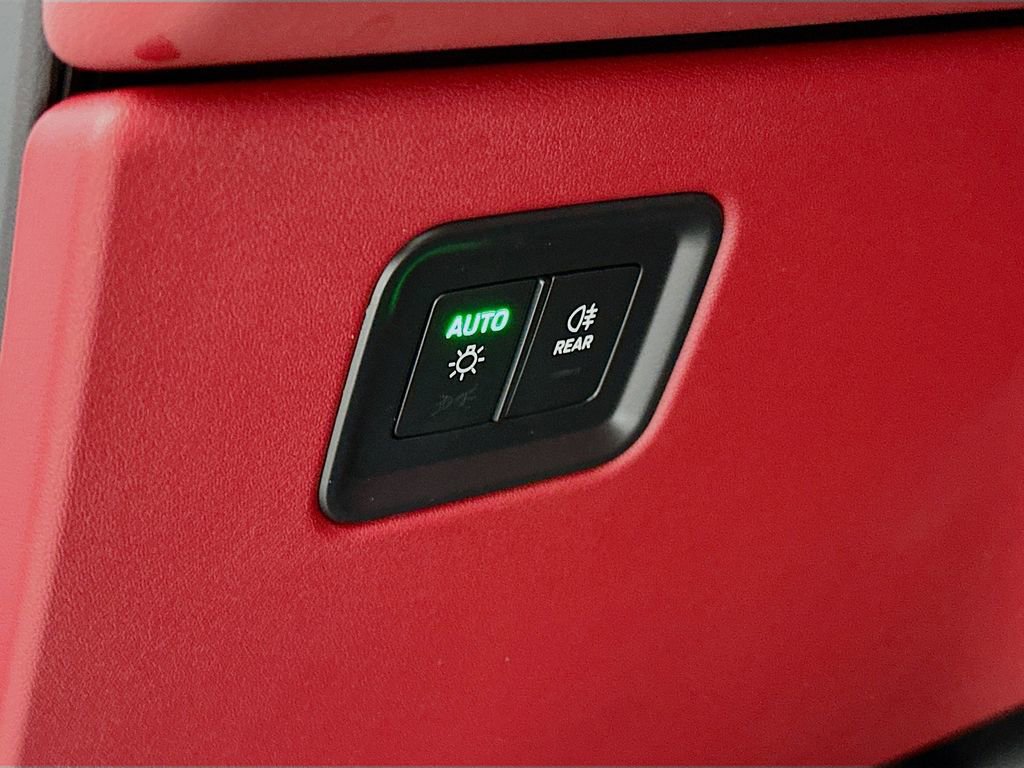 Certified 2025 Porsche Macan Electric image 11