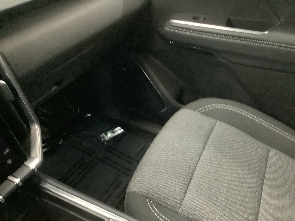 Used 2025 GMC Acadia Elevation image 24