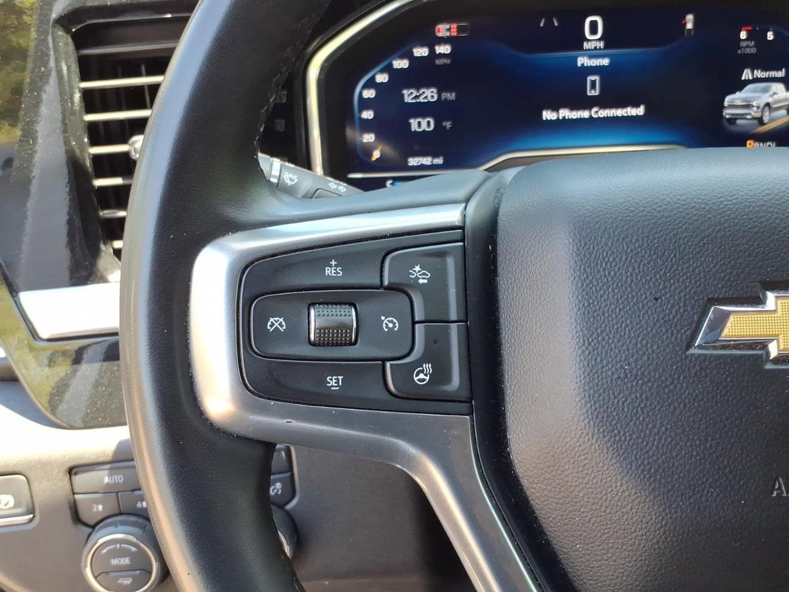 Used 2025 Chevrolet Silverado 1500 LT AWD/4WD image 13