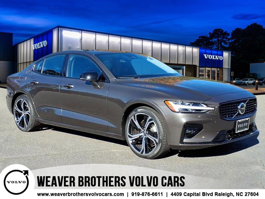 Certified 2025 Volvo S60 B5 Core AWD/4WD image 1