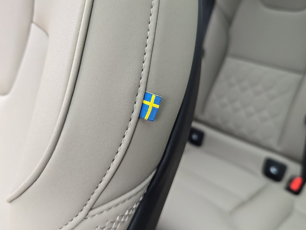 Certified 2026 Volvo XC60 B5 Plus AWD/4WD image 24