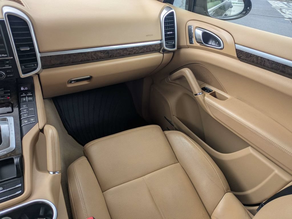 Used 2016 Porsche Cayenne AWD/4WD image 19