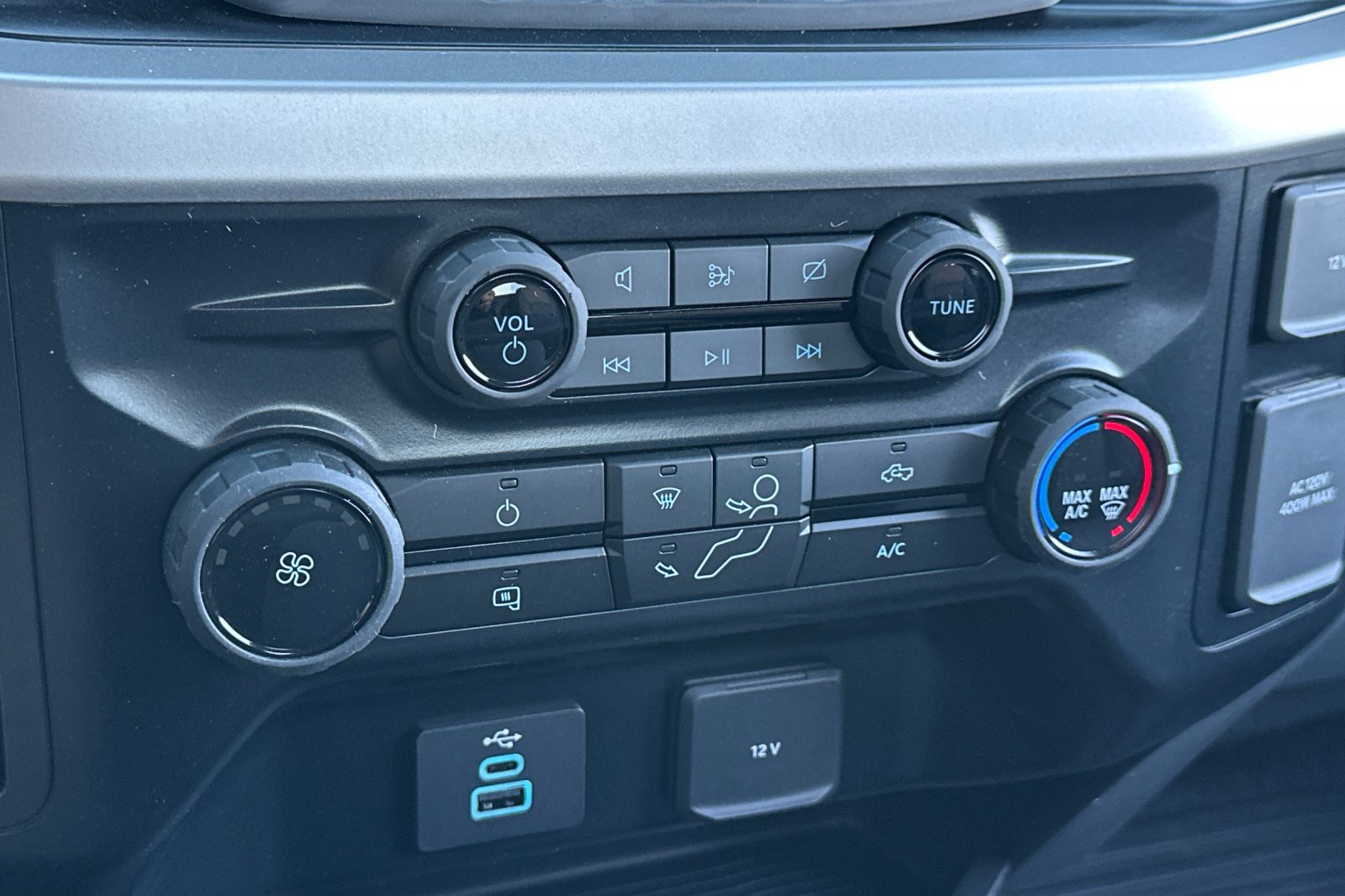 Used 2024 Ford F350 XLT AWD/4WD image 17