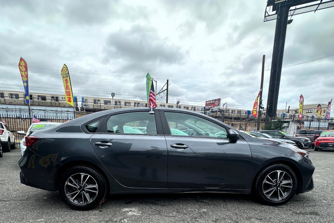 Used 2024 Kia Forte LXS FWD image 3